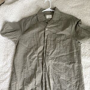 Everyday Short-Sleeve Button-Down Shirt in Olive Green